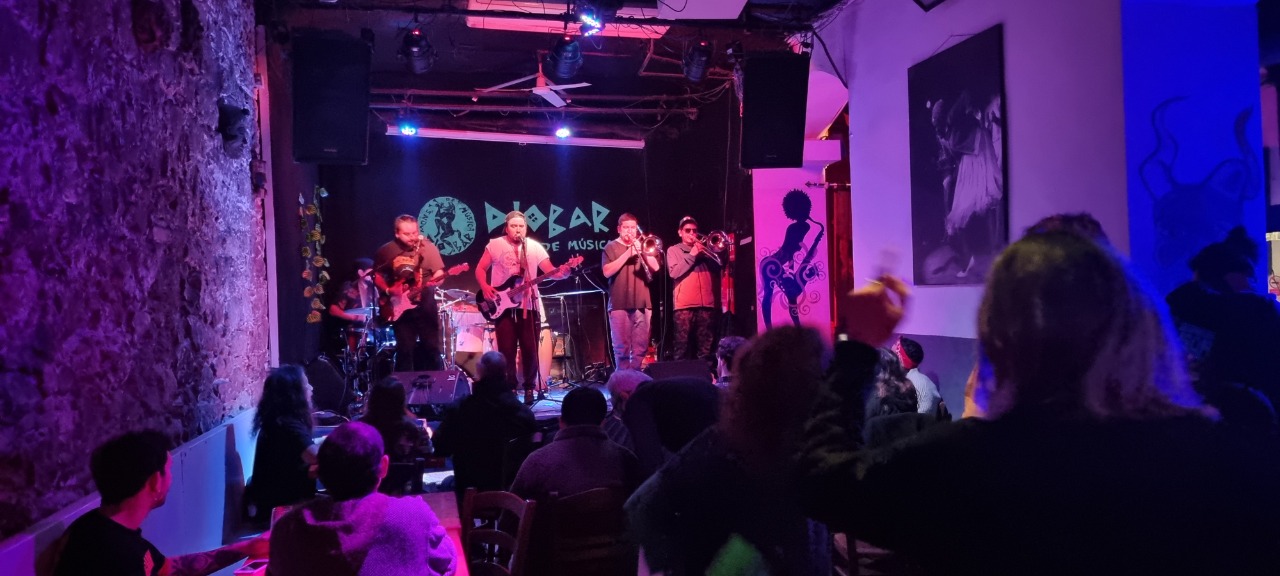 Walitroques sembraron aplausos en Europa