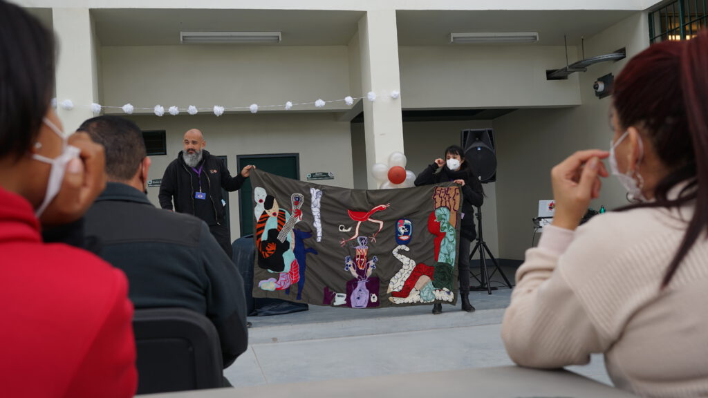 En el marco del Festival Arica Barroca, la Exposición de la Maleta de Violeta Parra llegó hasta el Centro Penitenciario Femenino de Arica￼