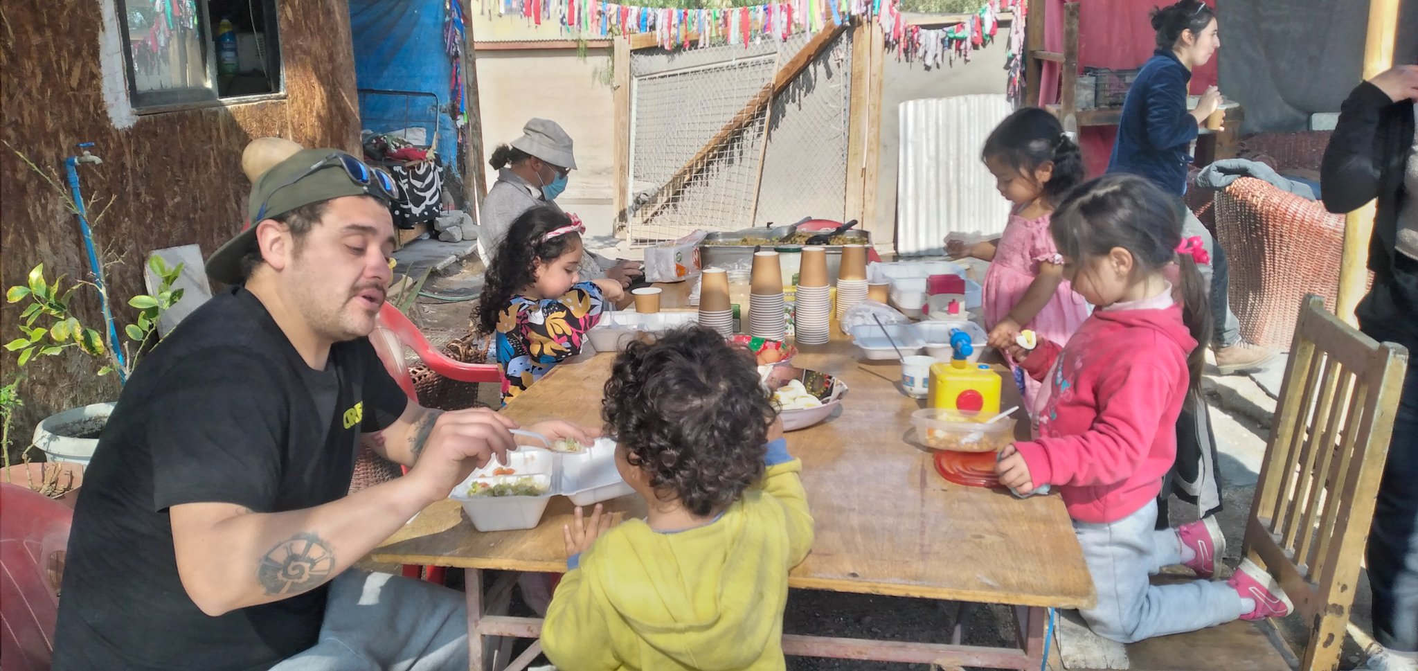Con actividades culturales se realizó red de ollas comunes en tomas de Tierra Amarilla