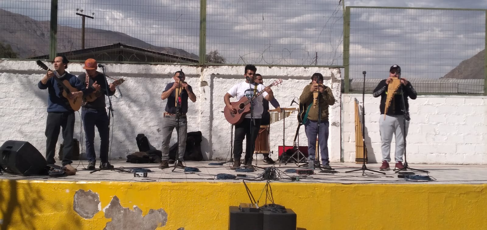 En la plaza de Los Loros se realizó Olla con churrascas, muestra de la cultura Colla, música y danza