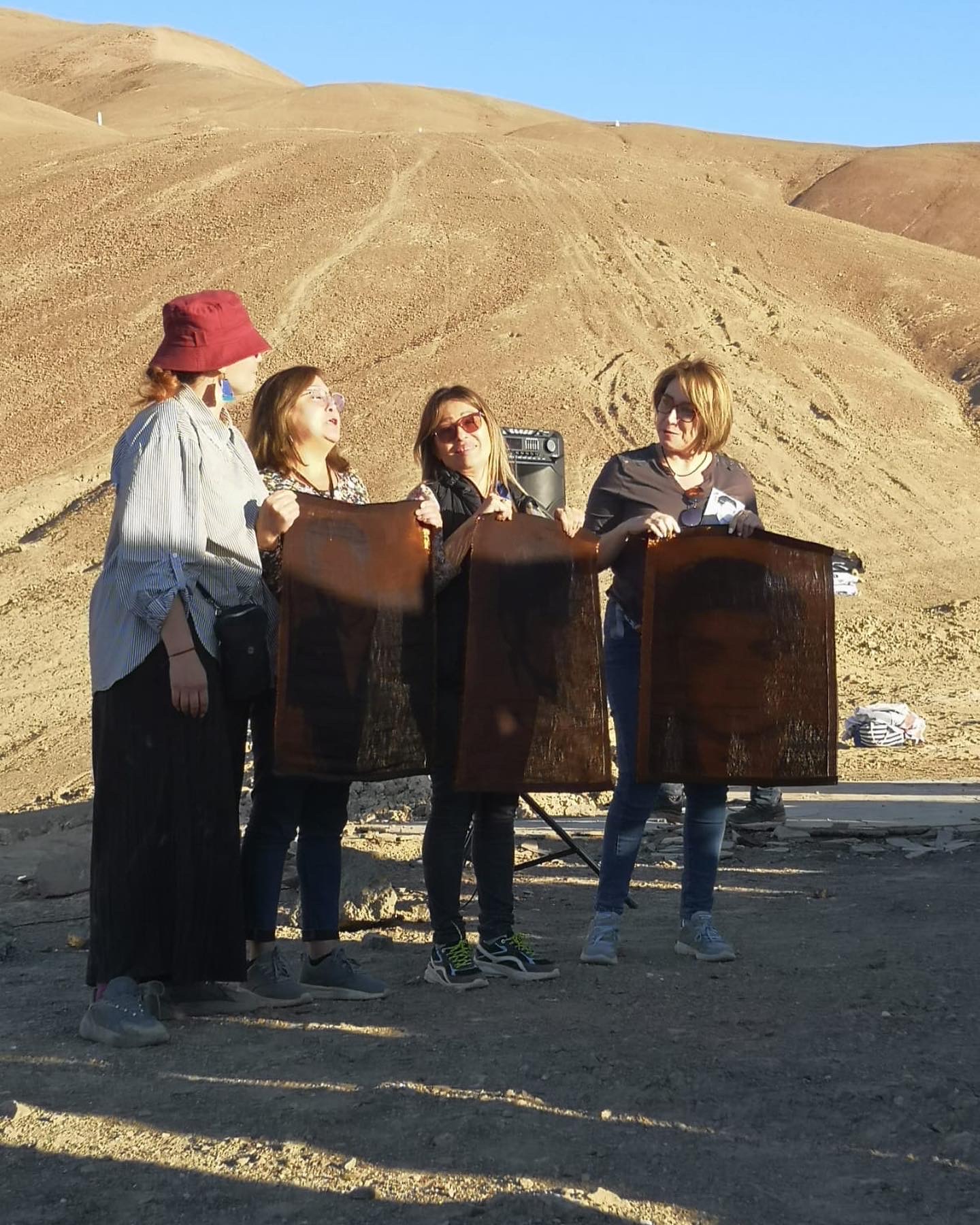 “Memoria entretejida: Recuerdos permanentes” : La instalación artística que recuerda a víctimas de DD.HH. durante la dictadura cívico-militar￼